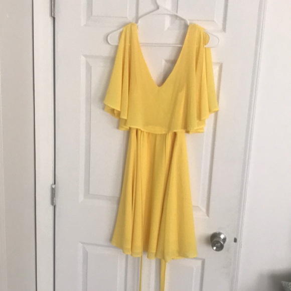 Lulus Dresses & Skirts - Lulus yellow dress